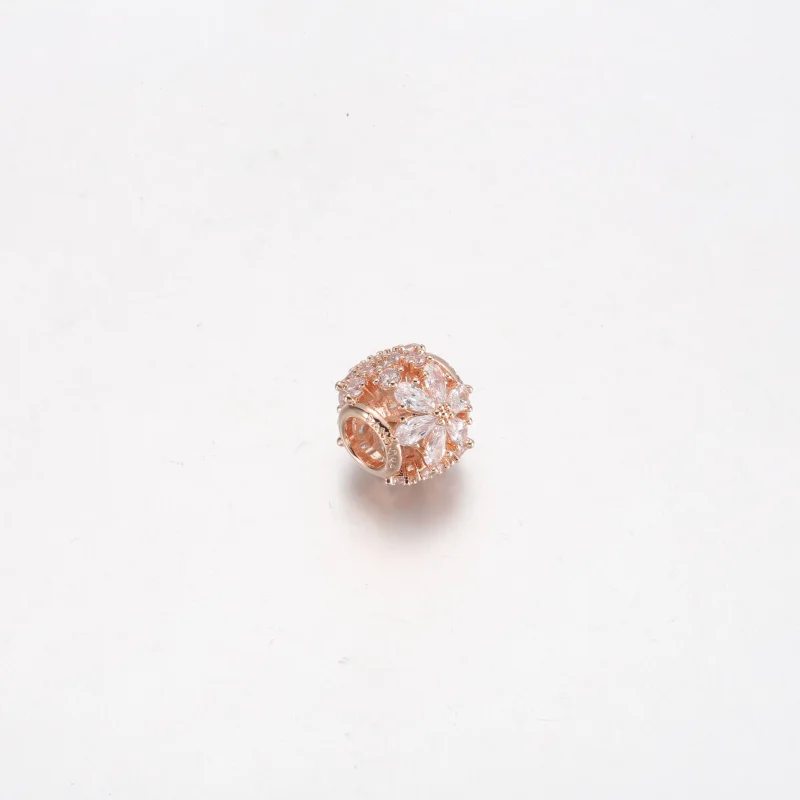 (image for) PANDORA Sparkling Herbarium Cluster Round Charm - 782383C01 - View 6