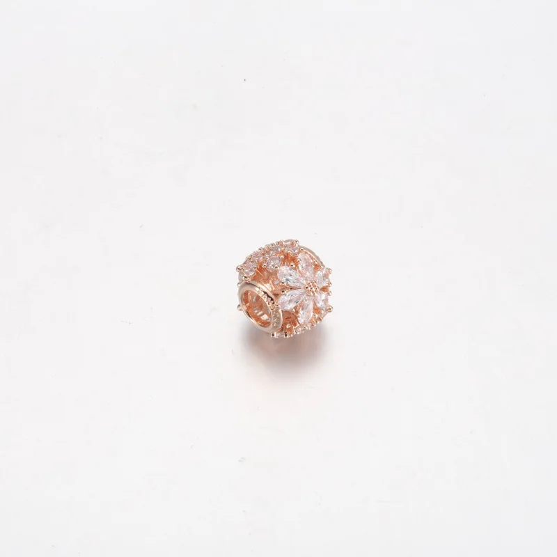 (image for) PANDORA Sparkling Herbarium Cluster Round Charm - 782383C01 - View 9