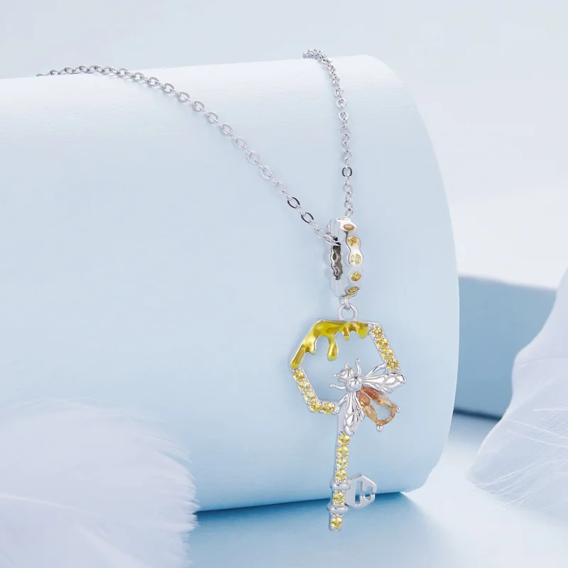 (image for) Pandora Style Hive Key Dangle - BSC822 - View 2