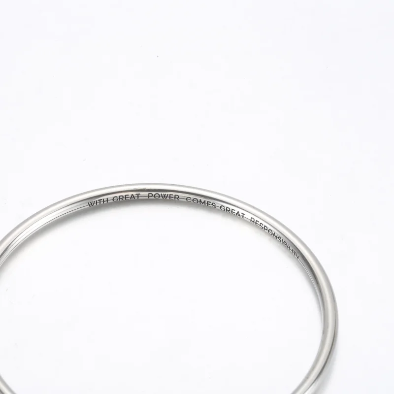 (image for) Pandora Moments Marvel Spider-Man Mask Clasp Bangle - 592324C01 - View 4