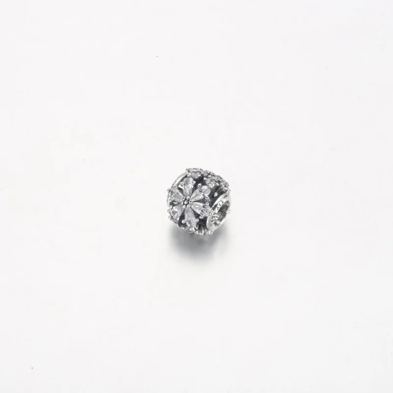 (image for) Pandora Sparkling Herbarium Cluster Round Charm - 792383C01 - View 2