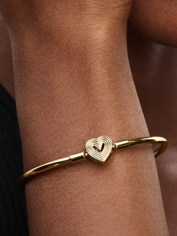 (image for) Pandora Radiating Heart Clasp Bangle - 563752C00 - View 2