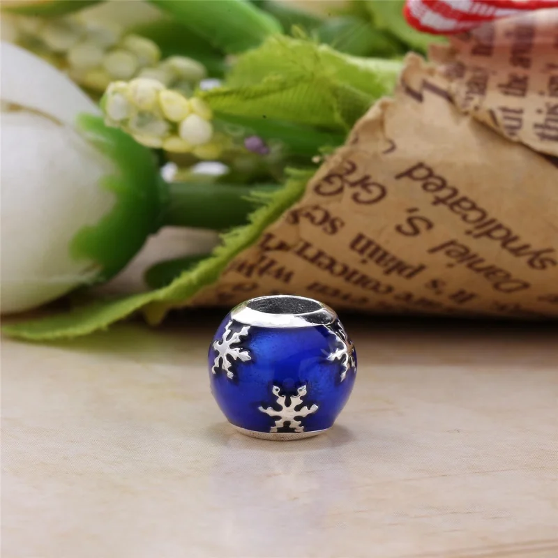 (image for) PANDORA Wintry Delight Charm - 796357EN63 - View 2