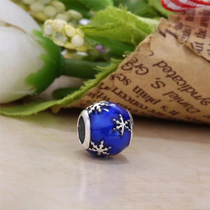 (image for) PANDORA Wintry Delight Charm - 796357EN63 - View 3