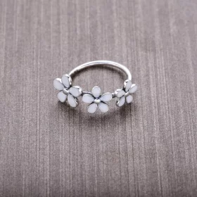 PANDORA Triple White Daisy Flower Ring - 190900EN12 PANDORA Triple White Daisy Flower Ring - 190900EN12
