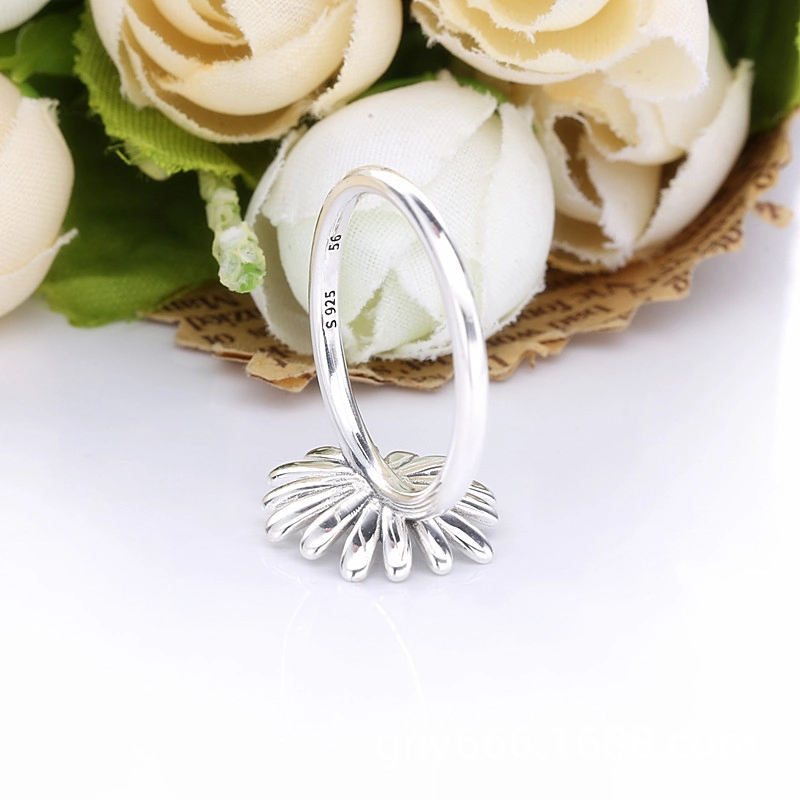 (image for) PANDORA Pavé Daisy Flower Statement Ring - 198817C01 - View 4